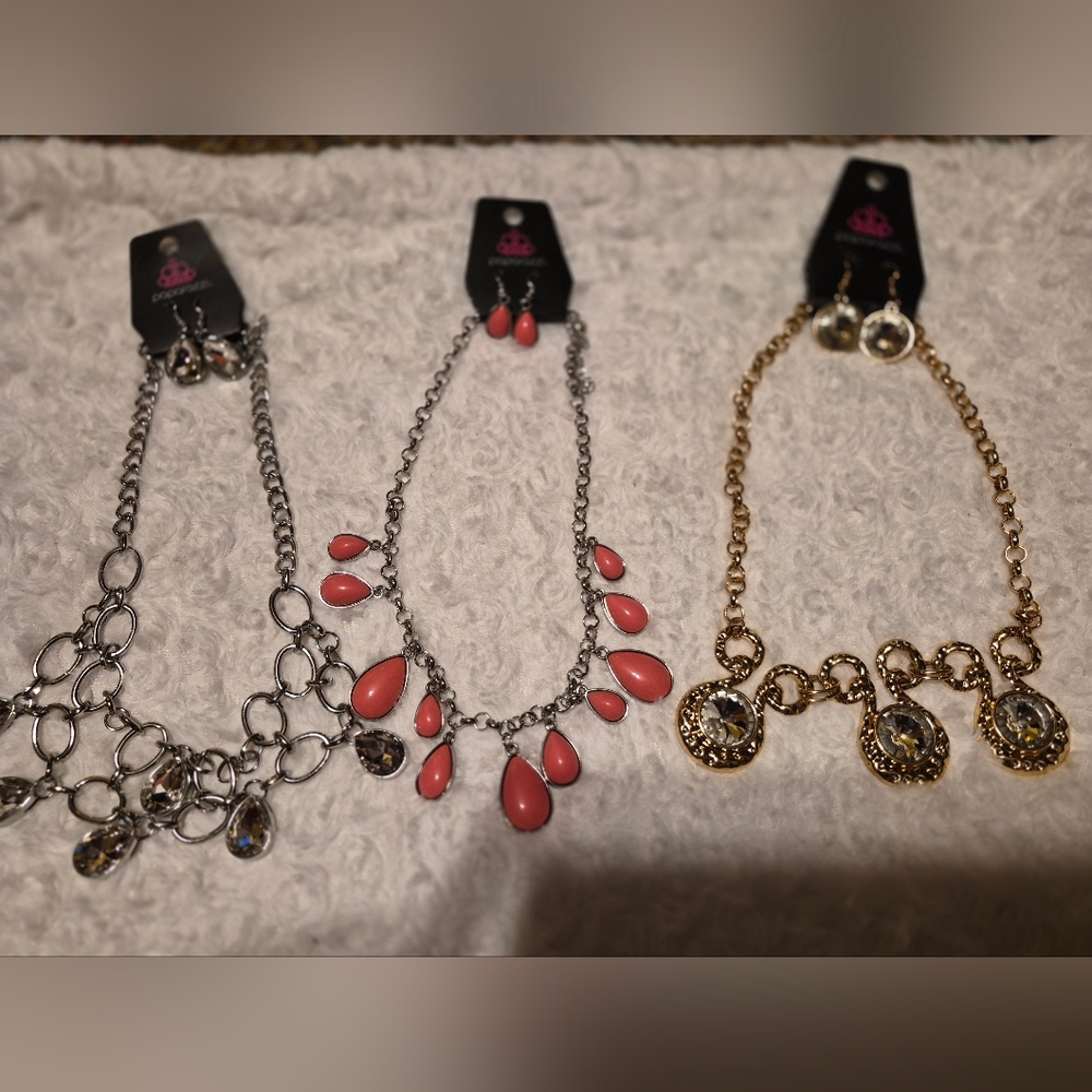 paparazzi Coral Teardrop Statement Necklace with Matching Earrings